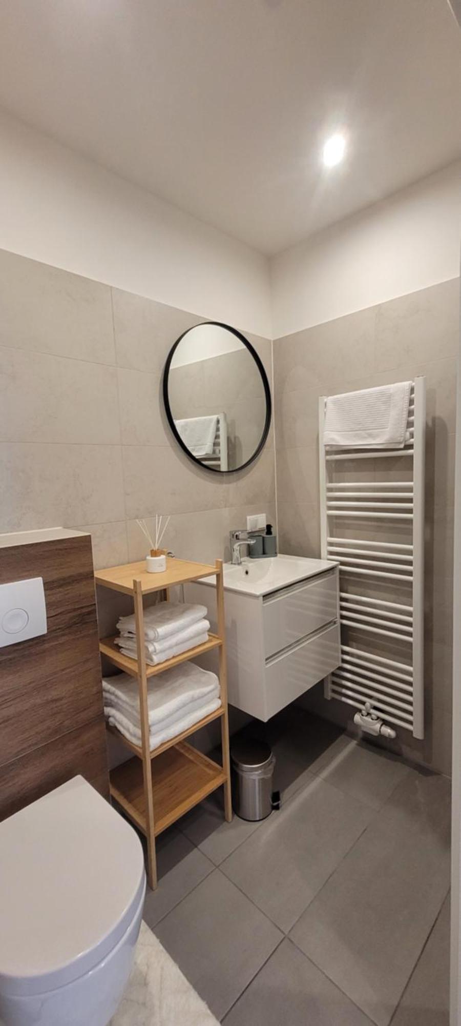 Altbauwohnung Mit Charme - Selbst Check In - Queensize Bett Вена Экстерьер фото